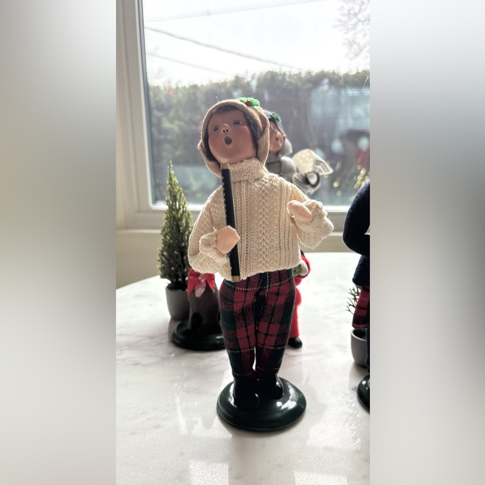 Byers choice Lenox 2002 caroler